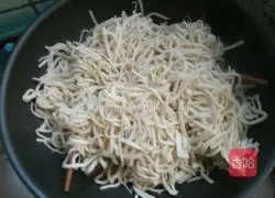 Illustration of handmade bean braised noodles 10