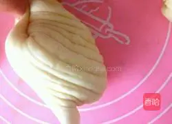 Illustration of how to make conch milk-flavored flower rolls 4