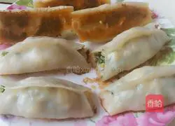 Illustration of how to make pot stickers 9