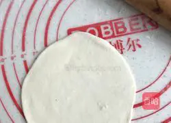 Illustration of how to make three fresh pot stickers 15