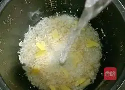 Illustration of how to make scallop, chicken and chestnut porridge 11