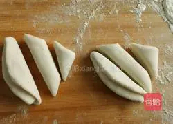 Illustration of how to make lotus roll 8