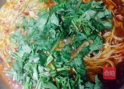 Illustration of how to make spicy and sour rice noodles 17