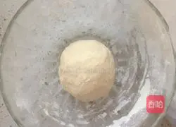 Illustration of how to make two-color twist rolls 5