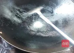 Illustration of how to make fried rice noodles with lean meat 1