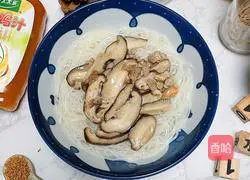 Illustration of how to make mushroom rice noodles 10