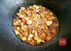 Illustration of how to make claypot rice with mushrooms and chicken 9