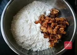 Illustration of how to make jujube brown sugar cake 6