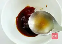 Illustration of how to make claypot rice with mushrooms and chicken 18