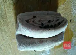 Illustration of how to make sorghum noodle rolls 4