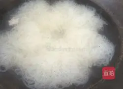 Illustration of how to make cold noodles 1