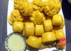 Illustration of how to make pumpkin butterfly rolls 11