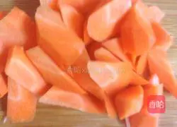 Illustration of how to make preserved meat claypot rice 3