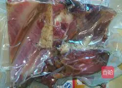 Illustration of how to make smoked pork ribs porridge 1