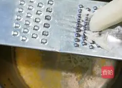 Illustration of how to make yam and apple porridge 4