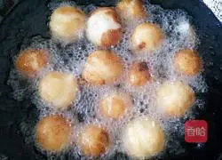 Illustration of how to fry Yuanxiao 6
