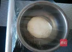 Illustration of how to make coconut milk-flavored flower rolls 4