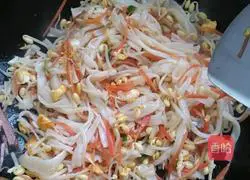 Illustration of how to make vegetarian fried rice noodles 5