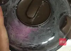 Illustration of how to make rose rolls 3