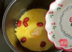 Illustration of how to make millet, red dates and apple porridge 5