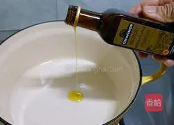 Illustration of how to make mushroom and chicken porridge 1