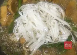 Illustration of how to make braised beans and noodles 6