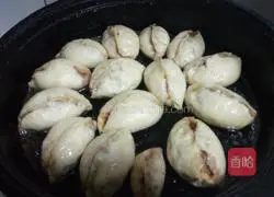 Pork and Zucchini Pot Stickers Recipe Illustration 19