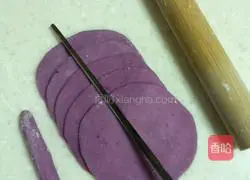 Illustration of how to make rose rolls 7