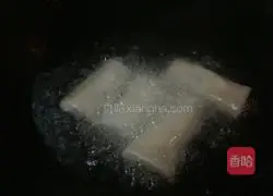 Illustration of how to make vegetarian spring rolls 8