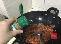 Illustration of how to make red sausage baked rice 6