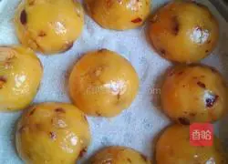 Illustration of how to make sweet potato, glutinous rice, red dates and raisin steamed buns 14