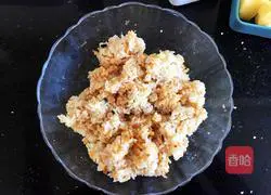 Illustration of how to make meat floss germ rice popcorn rice balls 4