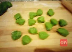 Illustration of how to make rose rolls 6