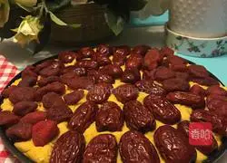 Illustration of how to make red date and walnut hair cake 4