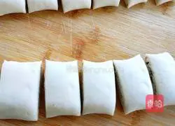 Illustration of how to make salt and pepper rolls 15