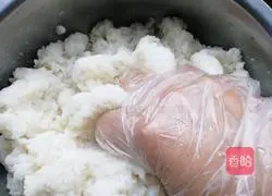 Illustration of how to make colorful rice balls 1