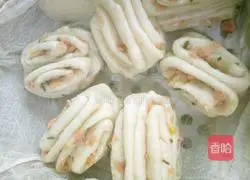 Illustration of how to make scallion, ham and sausage rolls 7