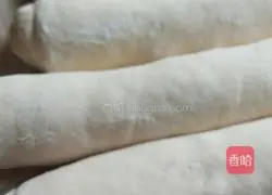 Illustration of how to make green onion and olive cauliflower rolls 2