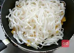 Illustration of how to make fried rice noodles 2