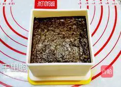 Illustration of how to make triangular rice balls 14