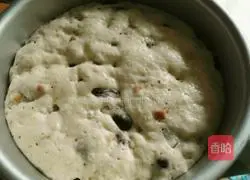 Illustration of how to make raisin and red date hair cake 5