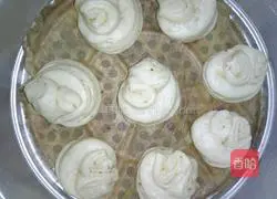 Illustration of how to make sesame and salt and pepper rolls 15