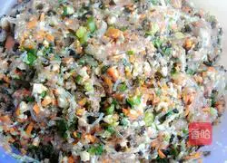 Illustration of making homemade Vietnamese style spring rolls 2