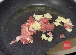 Illustration of making mushroom rice noodles 3