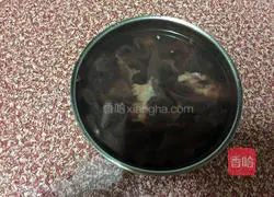 Illustration of how to make pork liver porridge 2