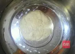 Illustration of how to make fresh meat pot stickers 1