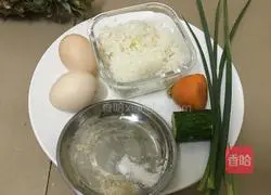 Illustration of how to make egg rice pancakes 1