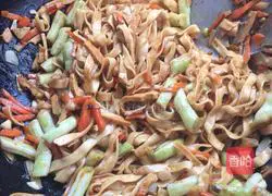 Illustration of how to make braised beans and noodles 4