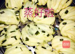 Illustration of how to make green onion rolls 6