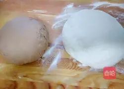 Illustration of how to make love chocolate flower rolls 10